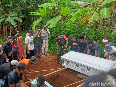 Suasana Pemakaman Novita Korban Penembakan Texas di Semarang