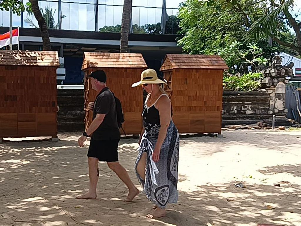 Rombong Kayu Ulin Diprotes Pedagang Pantai Kuta, Ini Sebabnya Rombong Kayu Ulin Diprotes Pedagang Pantai Kuta, Ini Sebabnya