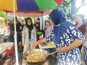 Cerita Dagang Bakso Goreng di CFD Renon Raup Cuan Jutaan Cerita Dagang Bakso Goreng di CFD Renon Raup Cuan Jutaan