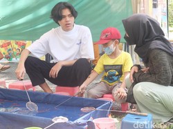 Kisah Abah Didi, Merawat Senyum Anak-anak Lewat Permainan Tangkap Ikan