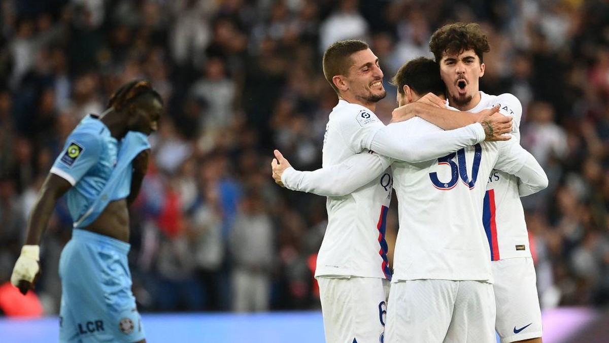 Paris Saint-Germain kalahkan Troyes 4-3 (AFP via Getty Images/FRANCK FIFE)
