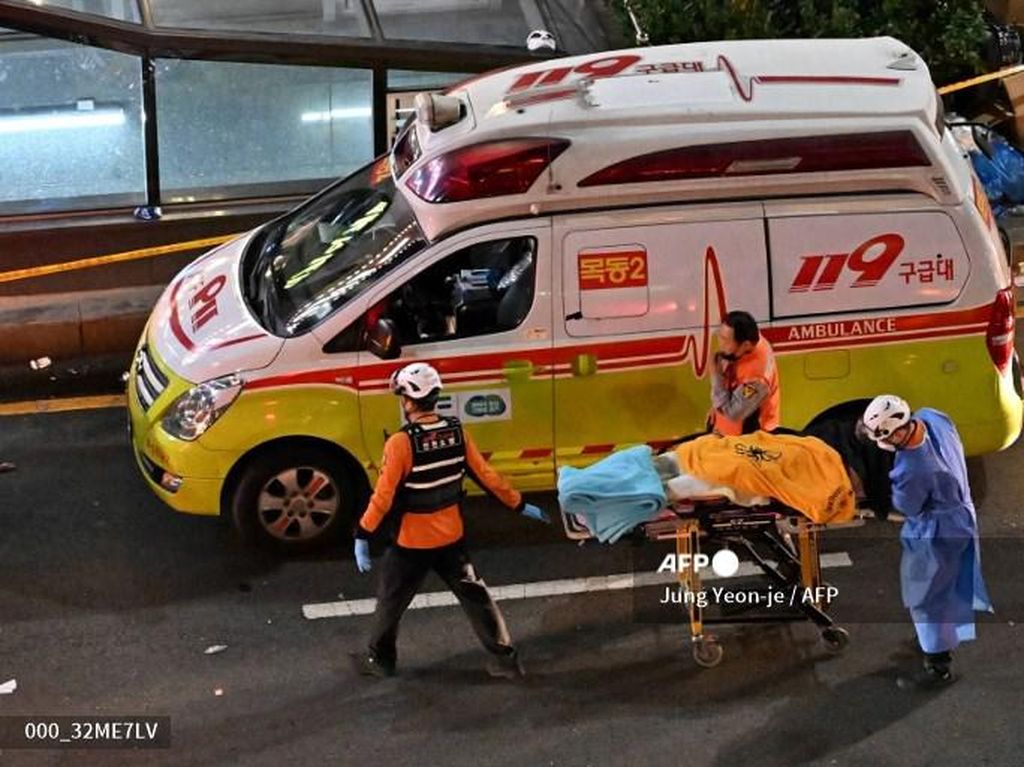 Potret Suasana Mencekam Tragedi Itaewon, 149 Tewas Diduga Serangan Jantung Potret Suasana Mencekam Tragedi Itaewon, 149 Tewas Diduga Serangan Jantung