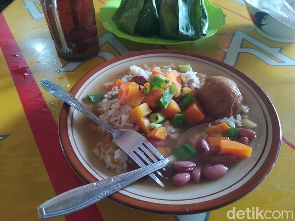 Gurih Segar! Sop Senerek Bu Atmo Magelang Sejak Tahun 1960-an Gurih Segar! Sop Senerek Bu Atmo Magelang Sejak Tahun 1960-an