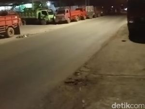 Solar Langka di Tana Toraja, Sopir Truk Gelar Tikar-Nginap di SPBU Solar Langka di Tana Toraja, Sopir Truk Gelar Tikar-Nginap di SPBU