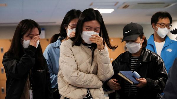 Tangis Keluarga korban Tragedi Pesta Halloween di Itaewon