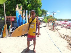 Ulah Turis India Bikin Pengusaha Surfing di Kuta Geleng-geleng Kepala