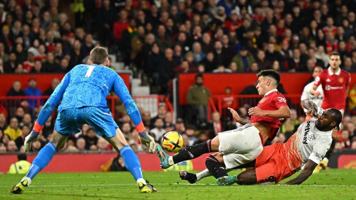 Manchester United akan bertamu ke West Ham pada malam ini. (Foto: AFP via Getty Images/OLI SCARFF)