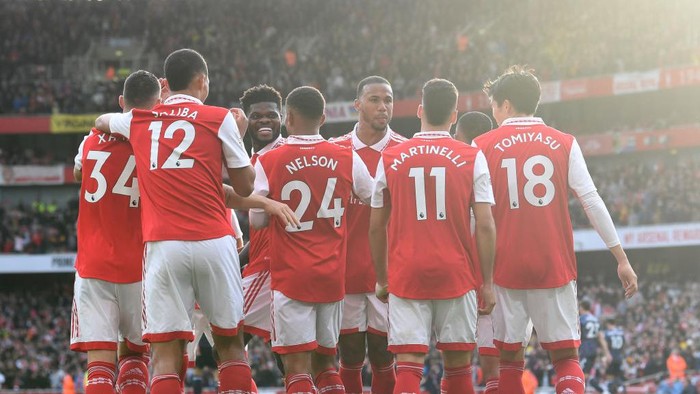 LONDON, ENGLAND - OCTOBER 30: Reiss Nelson celebrates scoring Arsenals 3rd goal with his team mates during the Premier League match between Arsenal FC and Nottingham Forest at Emirates Stadium on October 30, 2022 in London, England. (Photo by David Price/Arsenal FC via Getty Images)