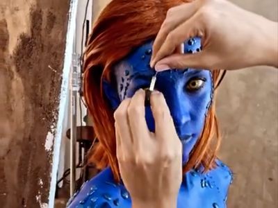 8 Gaya Anya Geraldine Cosplay Halloween, Terbaru Jadi Mystique & Mermaid