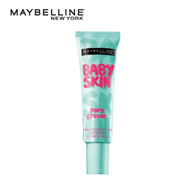 Awali tahapan make up simpel dengan menggunakan primer, seperti Maybelline Baby Skin Pore Eraser.