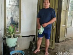 Dinding Rumah Warga Jebol Akibat Banjir di Jalan Karya Bakti Medan Johor