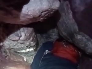 Batu di Sumur Puncak Lawu Runtuh Saat Tim SAR Cari Peritual Kediri Batu di Sumur Puncak Lawu Runtuh Saat Tim SAR Cari Peritual Kediri