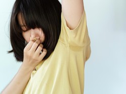 20 Cara Menghilangkan Bau Badan dan Keringat Berlebih, Wajib Dicoba!