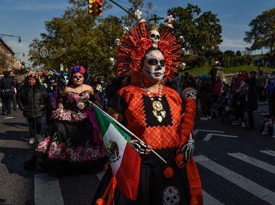 Bukannya Suram, Parade Hari Kematian di New York Ini Digelar Meriah