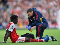 Arsenal Menang Besar, tapi Bukayo Saka Cedera