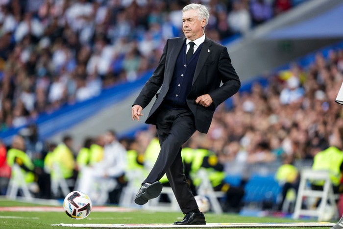 MADRID, SPAIN - OCTOBER 30: coach Carlo Ancelotti of Real Madrid during the La Liga Santander  match between Real Madrid v Girona at the Santiago Bernabeu on October 30, 2022 in Madrid Spain (Photo by David S. Bustamante/Soccrates/Getty Images)