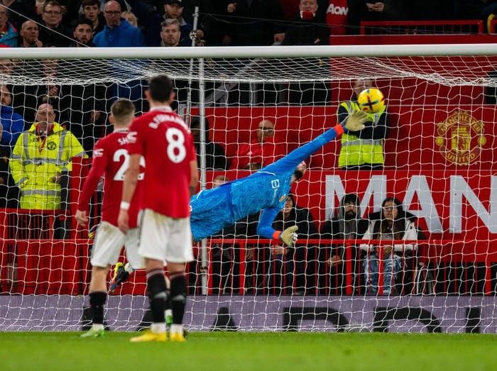 MANCHESTER, ENGLAND - OCTOBER 30:   David De Gea of Manchester United in action during the Premier League match between Manchester United and West Ham United at Old Trafford on October 30, 2022 in Manchester, United Kingdom. (Photo by Ash Donelon/Manchester United via Getty Images)