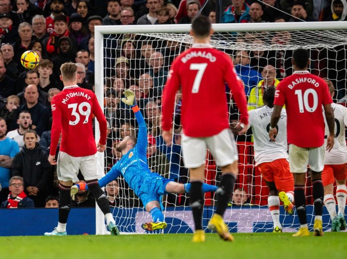 MANCHESTER, ENGLAND - OCTOBER 30:   David De Gea of Manchester United in action during the Premier League match between Manchester United and West Ham United at Old Trafford on October 30, 2022 in Manchester, United Kingdom. (Photo by Ash Donelon/Manchester United via Getty Images)
