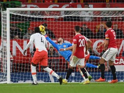 De Gea bikin empat penyelamatan dalam rentang menit ke-69 hingga 90 kala West Ham memburu gol penyama kedudukan. Foto: Getty Images/Michael Regan