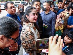 Fans Lesti Billar Dipolisikan Dewi Perssik gegara Pencemaran Nama Baik