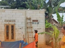 Diterpa Angin Kencang, Atap Rumah Warga di Cibungbulang Bogor Hancur