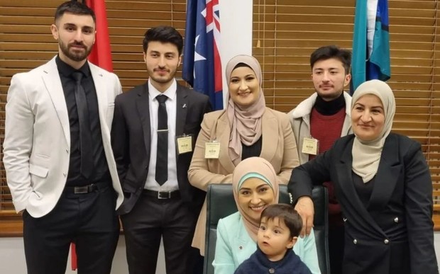 Fatima Payman dan keluarganya/ Foto: instagram.com/senatorfatimapayman Fatima Payman dan keluarganya/ Foto: instagram.com/senatorfatimapayman