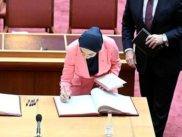 Fatima Payman ketika dilantik jadi senator/ Foto: instagram.com/senatorfatimapayman Fatima Payman ketika dilantik jadi senator/ Foto: instagram.com/senatorfatimapayman