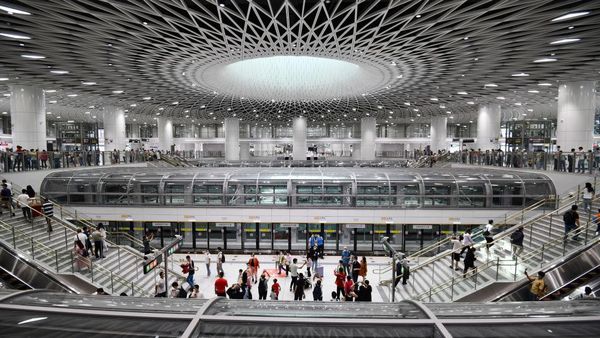 Futuristik! Atap di Stasiun Bawah Tanah Ini Mirip Black Hole