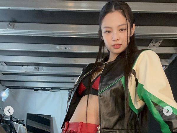 8 Gaya Personel BLACKPINK Selama Tur Dunia, Celana Jennie Rp 70 Juta