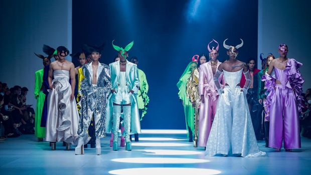 OCTOBER 27: Closing parade of JFW presents 'The Impossible Love' featuring Harry Halim during Jakarta Fashion Week 2023 in City Hall – Pondok Indah Mall 3, Jakarta.