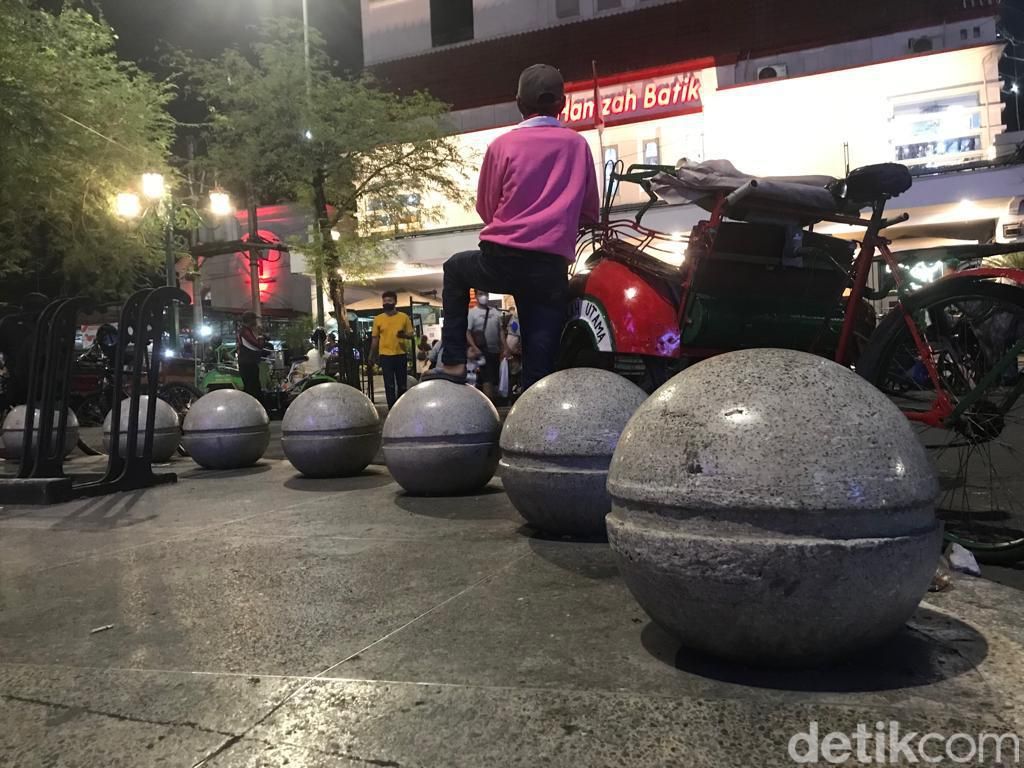 Hiasan Batu Bulat di Sepanjang Pedestrian Malioboro, Apa Sih Fungsinya?