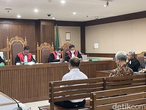 Husni Fahmi dan Isnu Edhi Divonis 4 Tahun Bui di Kasus Korupsi e-KTP Husni Fahmi dan Isnu Edhi Divonis 4 Tahun Bui di Kasus Korupsi e-KTP