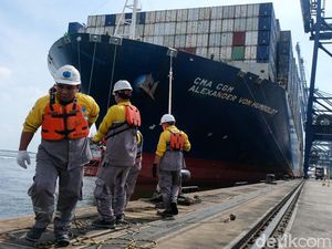 Ini Wujud Kapal Kontainer Terbesar yang Sandar di Pelabuhan Indonesia Ini Wujud Kapal Kontainer Terbesar yang Sandar di Pelabuhan Indonesia
