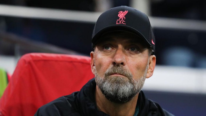 AMSTERDAM, NETHERLANDS - OCTOBER 26: Jurgen Klopp, manager of Liverpool, looks on during the UEFA Champions League group A match between AFC Ajax and Liverpool FC at Johan Cruyff Arena on October 26, 2022 in Amsterdam, Netherlands. (Photo by James Gill - Danehouse/Getty Images)