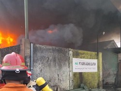 Pabrik Tiner di Prambon Sidoarjo Dilalap Api, Tiga Karyawan Luka Bakar