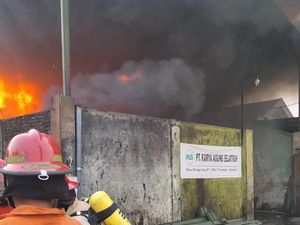 Pabrik Tiner di Prambon Sidoarjo Dilalap Api, Tiga Karyawan Luka Bakar Pabrik Tiner di Prambon Sidoarjo Dilalap Api, Tiga Karyawan Luka Bakar