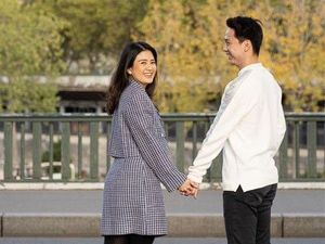 Potret Mesra Kevin Sanjaya dan Valencia Tanoe di Paris Potret Mesra Kevin Sanjaya dan Valencia Tanoe di Paris