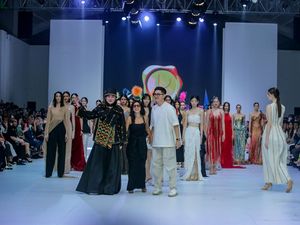 5 Desainer Indonesia di JFW 2023 Beberkan Strategi Hadapi Resesi Global 5 Desainer Indonesia di JFW 2023 Beberkan Strategi Hadapi Resesi Global