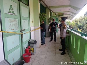 Polisi Buka Police Line, Tunggu Hasil Labfor Kebakaran SMA 34 Jakarta Polisi Buka Police Line, Tunggu Hasil Labfor Kebakaran SMA 34 Jakarta