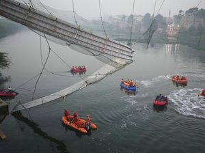 Jembatan Gantung Ambruk dan Tewaskan Ratusan Orang Jembatan Gantung Ambruk dan Tewaskan Ratusan Orang