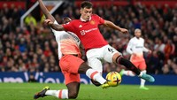 Licha punya kemampuan bagus dalam mencium potensi ancaman dari tim lawan, yang ia lengkapi dengan tekel-tekel lugas nan jitu demi menghentikan serangan. Foto: Getty Images/Shaun Botterill