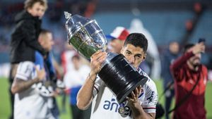 Luis Suarez Dua Kali Jebol Gawang Liverpool, Angkat Trofi Juara