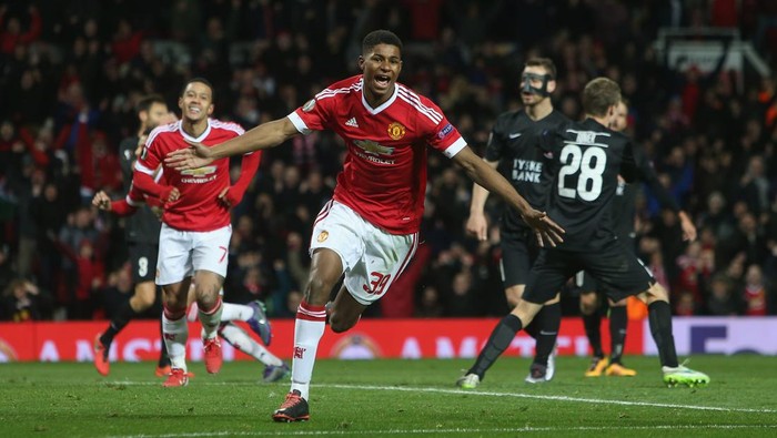 marcus rashford manchester united europa league liga europa MANCHESTER, ENGLAND - FEBRUARY 25: Marcus Rashford of Manchester United celebrates scoring their third goal during the UEFA Europa League match between Manchester United and FC Midtjylland at Old Trafford on February 25, 2016 in Manchester, United Kingdom. (Photo by John Peters/Manchester United via Getty Images)