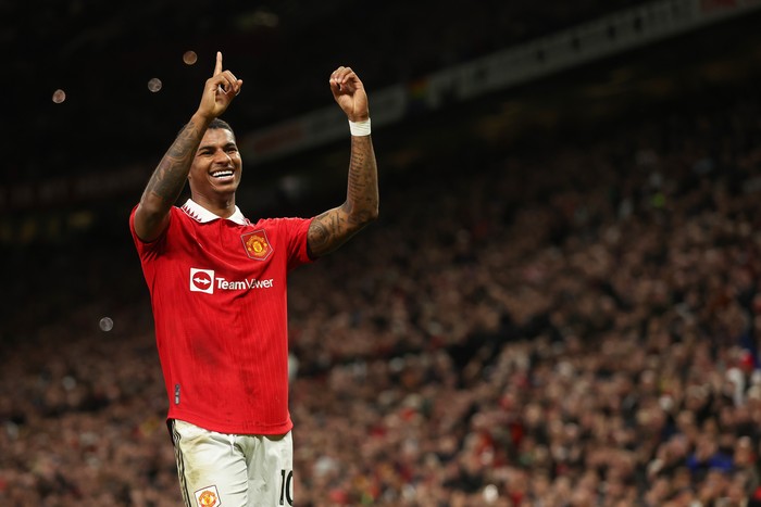 marcus rashford manchester united liga inggris premier league MANCHESTER, ENGLAND - OCTOBER 30: Marcus Rashford of Manchester United celebrates after scoring a goal to make it 1-0, his 100th goal, during the Premier League match between Manchester United and West Ham United at Old Trafford on October 30, 2022 in Manchester, United Kingdom. (Photo by Matthew Ashton - AMA/Getty Images)