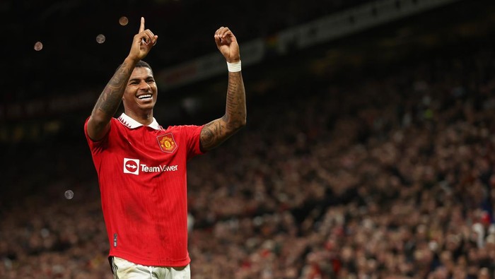 MANCHESTER, ENGLAND - OCTOBER 30: Marcus Rashford of Manchester United celebrates after scoring a goal to make it 1-0, his 100th goal, during the Premier League match between Manchester United and West Ham United at Old Trafford on October 30, 2022 in Manchester, United Kingdom. (Photo by Matthew Ashton - AMA/Getty Images)