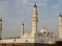 9 Keutamaan Datang ke Masjid untuk Sholat, Termasuk Didoakan Para Malaikat