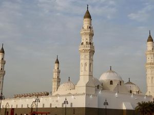 9 Keutamaan Datang ke Masjid untuk Sholat, Termasuk Didoakan Para Malaikat 9 Keutamaan Datang ke Masjid untuk Sholat, Termasuk Didoakan Para Malaikat