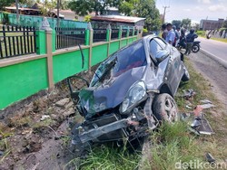 Kronologi 3 Guru di Pinrang Saling Tabrak Mobil Vs Motor-2 Orang Tewas
