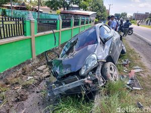 Detik-detik Mengerikan 3 Guru di Pinrang Tabrakan Mobil Vs Motor, 2 Tewas Detik-detik Mengerikan 3 Guru di Pinrang Tabrakan Mobil Vs Motor, 2 Tewas