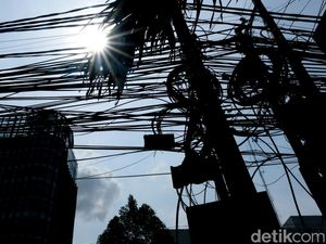 Kabel Optik Semrawut di Jakarta, Pemprov DKI Didesak Terbitkan SJUT Kabel Optik Semrawut di Jakarta, Pemprov DKI Didesak Terbitkan SJUT